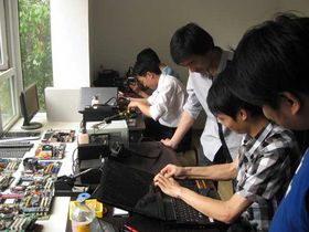 成都精材W電腦維修 蘋果筆記本上門裝系統、安路由與網站設計一站式服務解析